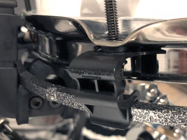 Gauger Flex-Frame Tom - Close-up of mounting clip