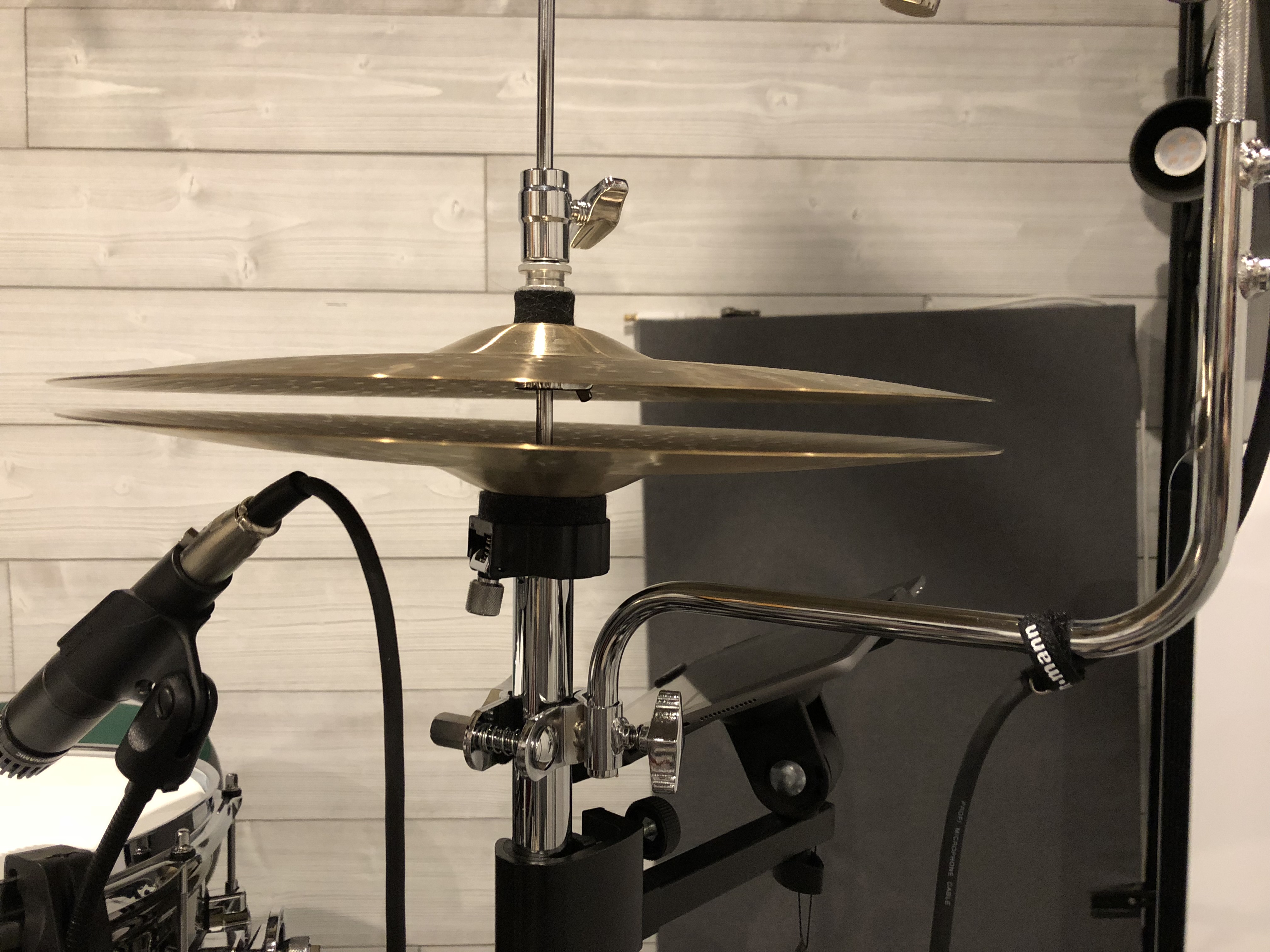 Side view of Mic Mount showing mounting bracket